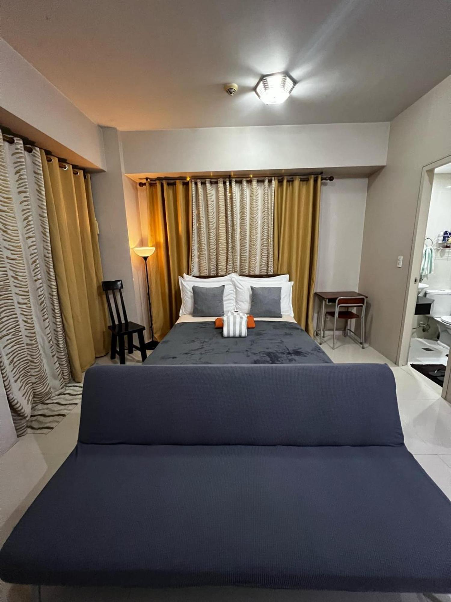 One Palm Tree Villas Condominium - Studio 7Th Fl With Balcony - Across Terminal 3 Airport Pasay Exterior foto